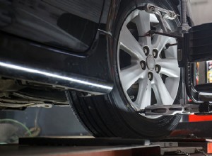 Wanneer moet u een wieluitlijning plannen:belangrijke indicatoren voor veilig rijden 