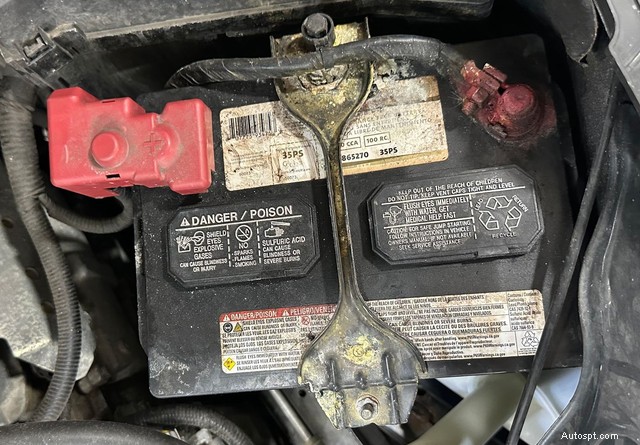 Waarom het lang duurt voordat uw auto start:oorzaken en snelle oplossingen 