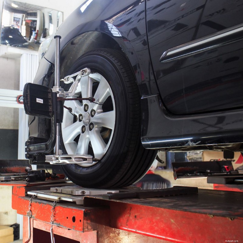 Duitse autoverzorging:onderhoud versus reparatiediensten uitgelegd 