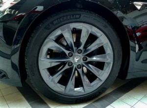 Tesla-bandenprijzen uitgelegd:waarom ze hoog zijn en hoe lang ze meegaan 