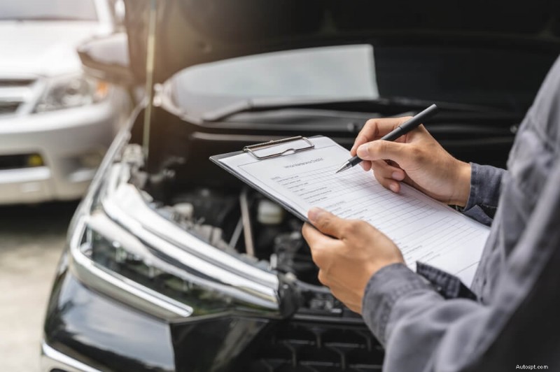 Bescherm uzelf tegen oplichting bij autoreparaties:tips van experts om overladen te herkennen en te voorkomen 