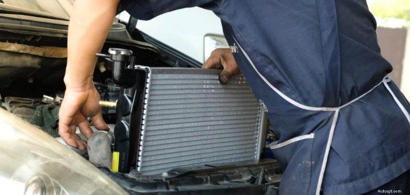 6 waarschuwingssignalen van een verstopte radiator en vervangingskosten 