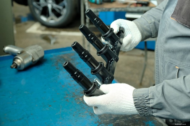 Waarom schokt uw auto tijdens het vertragen? Oorzaken, diagnose en oplossingen 