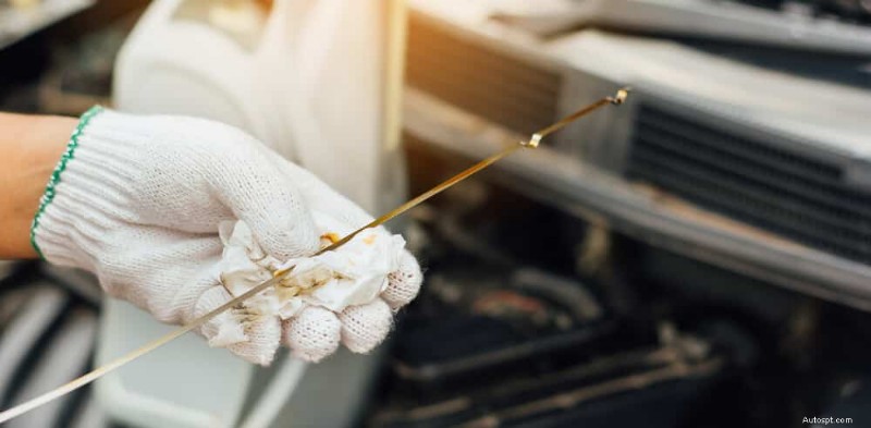 Waarom schokt uw auto tijdens het vertragen? Oorzaken, diagnose en oplossingen 
