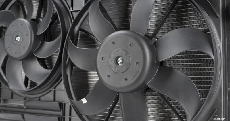 5 belangrijke tekenen dat de AC-condensorventilator van uw auto defect is en vervangingskosten 