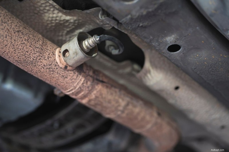 Waarom uw controlelampje brandt, zelfs als uw auto er goed uitziet – 9 veelvoorkomende oorzaken en oplossingen 