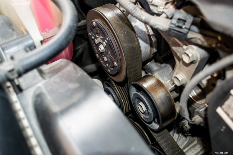 Waarom rammelt uw auto tijdens het accelereren? Oorzaken, diagnose en reparaties 