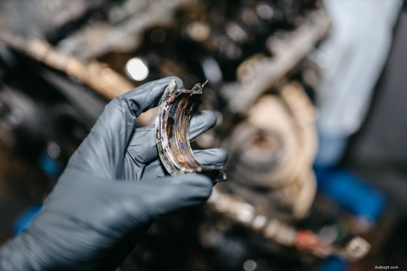 Wat veroorzaakt kloppende geluiden in de motor van uw auto en hoe u deze kunt verhelpen 