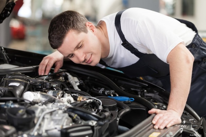 Wat veroorzaakt kloppende geluiden in de motor van uw auto en hoe u deze kunt verhelpen 