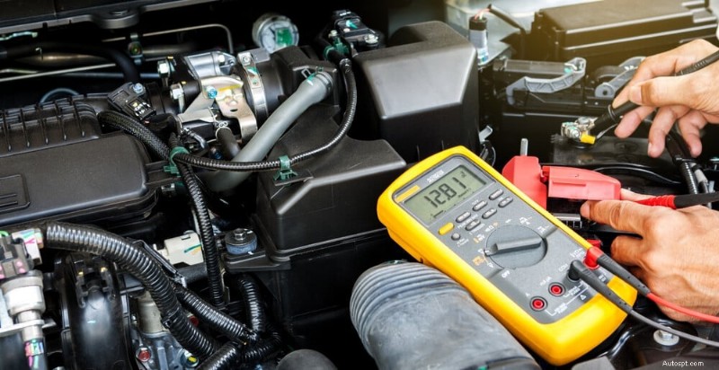 Auto start ruw maar loopt soepel:oorzaken en oplossingen 