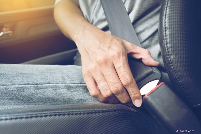 Elimineer gevaarlijke rijgewoonten:bewezen strategieën om veilig op de weg te blijven 
