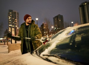 Hoe u autoruiten snel kunt ontdooien en uw voertuig deze winter kunt beveiligen 
