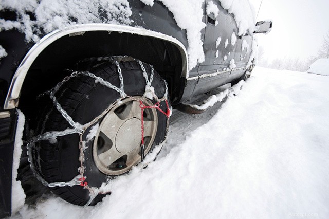 AAA s deskundige winterrijgids:blijf veilig op besneeuwde wegen 