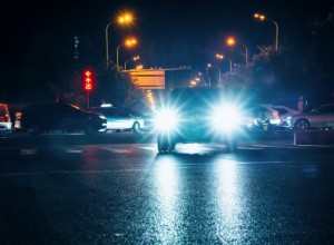 Koplampverblinding begrijpen:oorzaken, impact en slimme oplossingen 