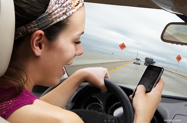 Filmen tijdens het rijden:het groeiende gevaar van sociale media dat de verkeersveiligheid bedreigt 