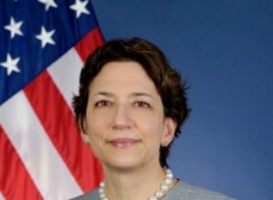 Vice-secretaris Polly Trottenberg legt de impact uit van de wet op infrastructuurinvesteringen en banen 