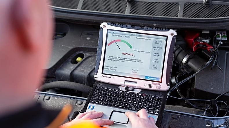 Stapsgewijze handleiding voor het diagnosticeren en repareren van een lege autoaccu 