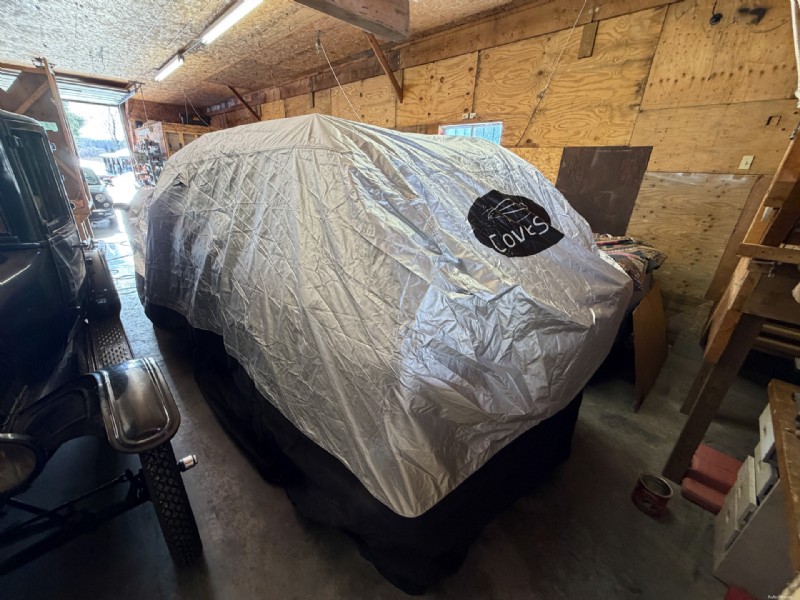 Robuuste autohoes met ingebouwd muisafschrikmiddel 