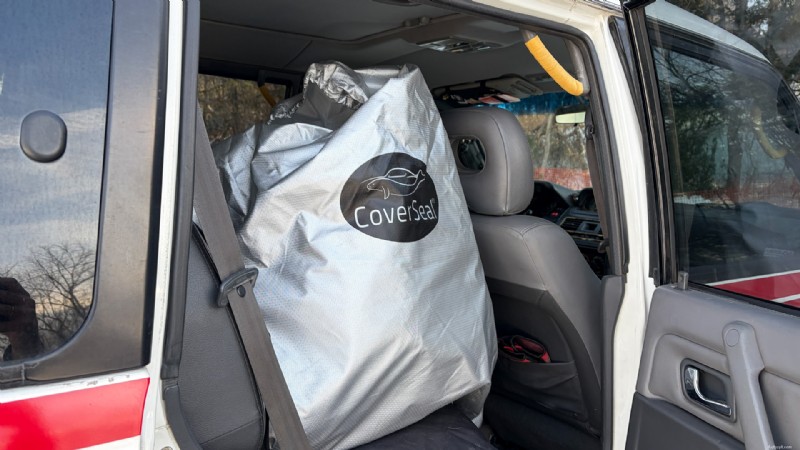 Robuuste autohoes met ingebouwd muisafschrikmiddel 