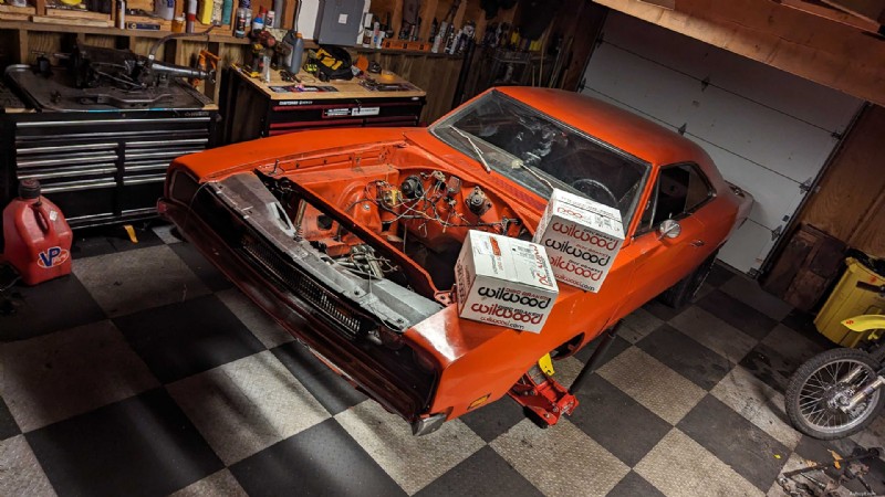Een Dodge Charger uit 1969 upgraden:van een ingeschroefde ophangingswissel tot een groot fabricageproject 