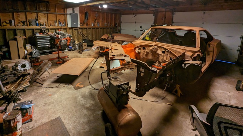 Een klassieker nieuw leven inblazen:mijn Dodge Charger uit 1969 transformeren met industriële verf 