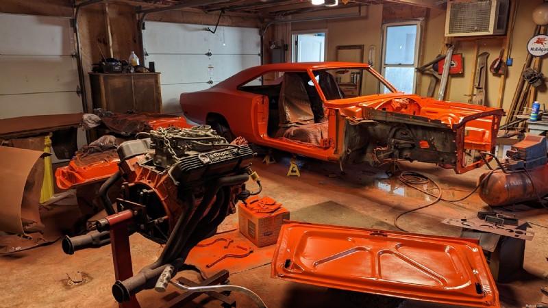 Een klassieker nieuw leven inblazen:mijn Dodge Charger uit 1969 transformeren met industriële verf 