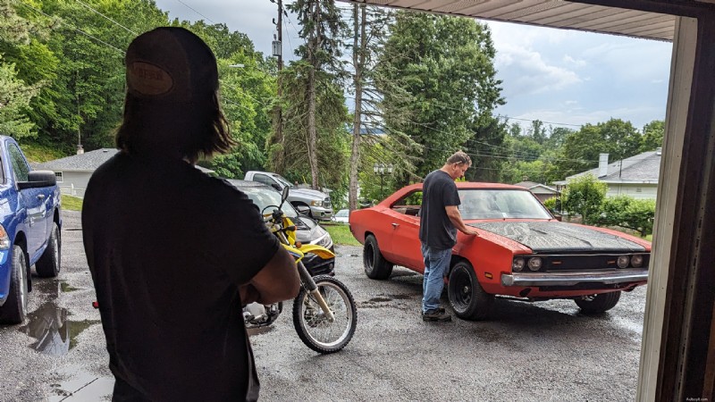 Een klassieker nieuw leven inblazen:mijn Dodge Charger uit 1969 transformeren met industriële verf 