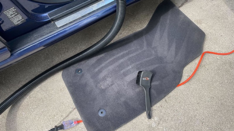 Stapsgewijze handleiding:effectief zand uit uw auto verwijderen 