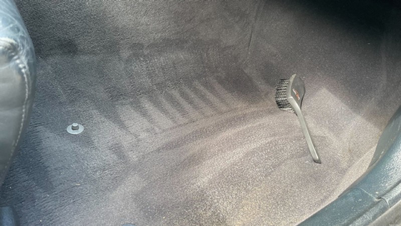 Stapsgewijze handleiding:effectief zand uit uw auto verwijderen 