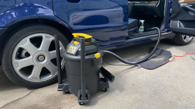 Stapsgewijze handleiding:effectief zand uit uw auto verwijderen 