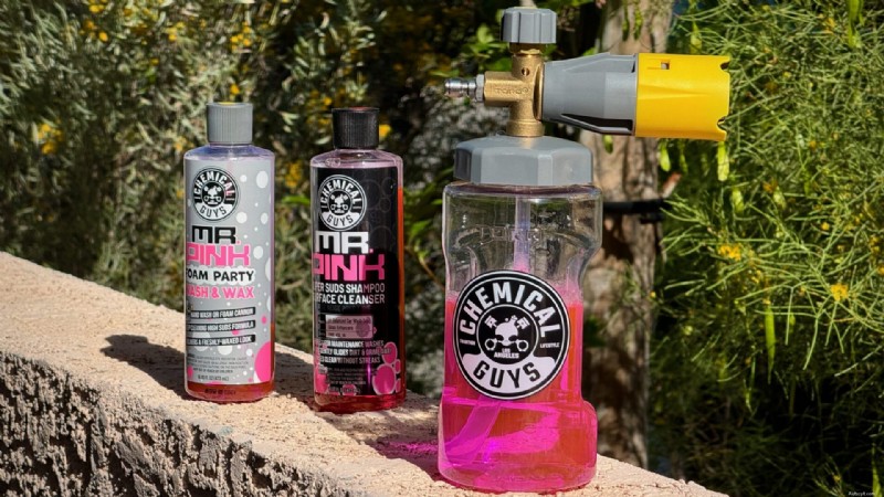 Chemical Guys Big Mouth Foam Cannon &Mr Pink Foam Party Review:een premium autowaservaring 