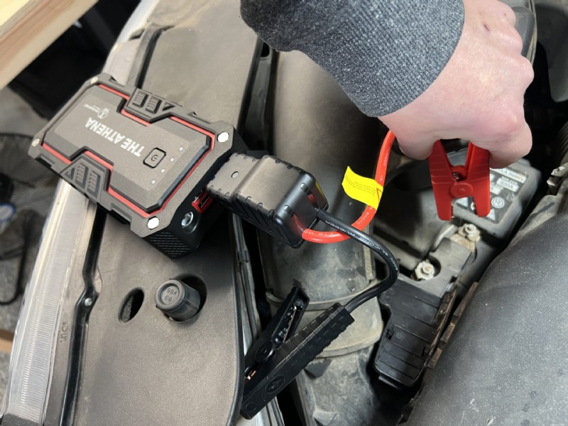 Hoe draagbare jumpstarters werken:een korte handleiding 