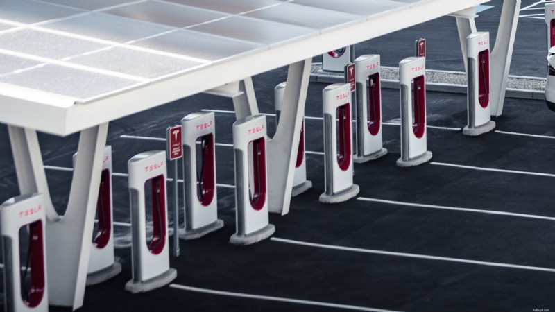 De volledige lijst van autofabrikanten die overstappen op Tesla s NACS EV-oplaadsysteem (bijgewerkt) 