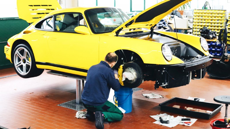 De erfenis van Ruf:een diepe duik in een van  s werelds beste supercarbouwers 
