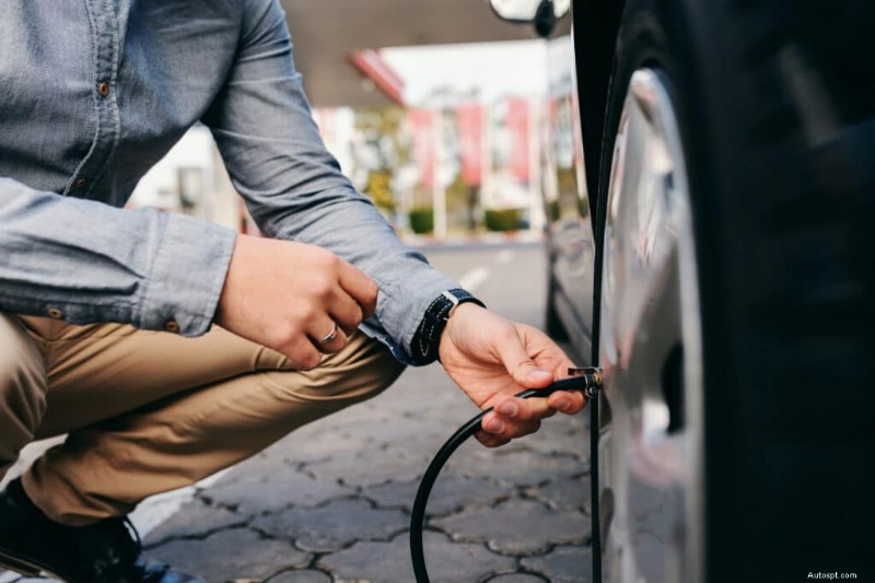 Voorkom lekke banden:Bewezen tips om u langer op de weg te houden 