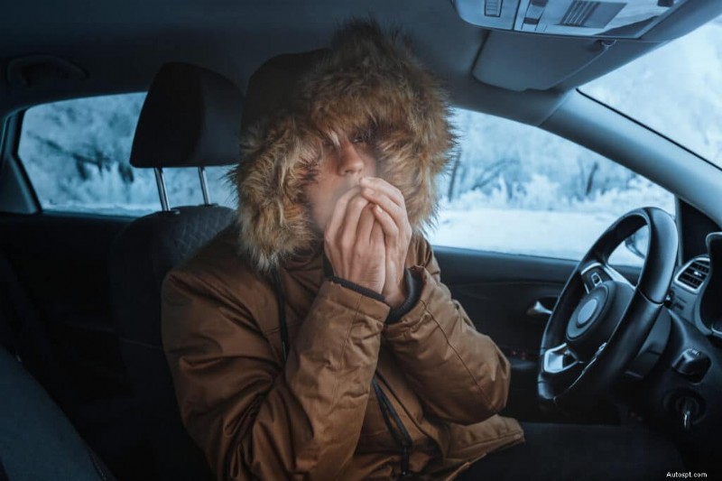 Essentiële auto-noodset:onmisbare items voor onverwachte pechgevallen 