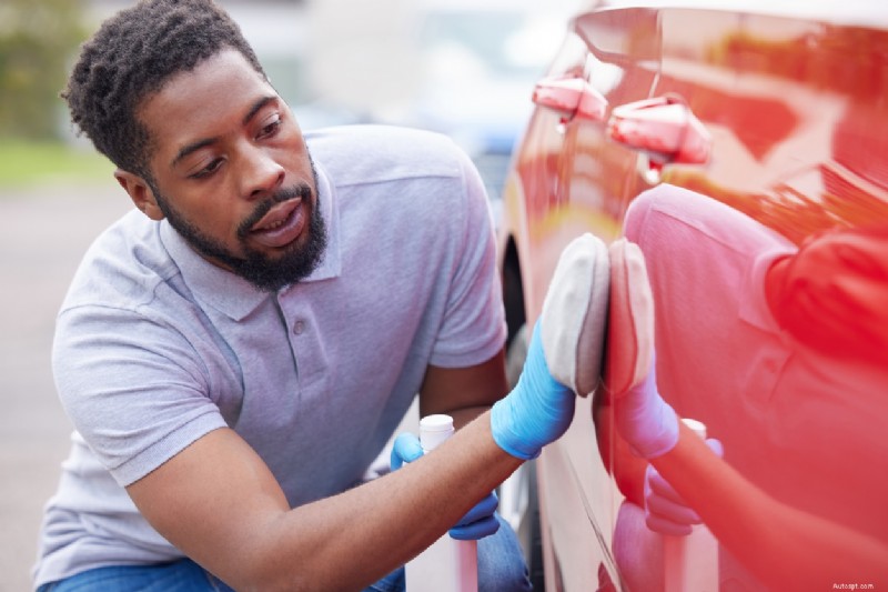 Professionele zomeronderhoudsgids:houd de lak van uw auto onberispelijk 