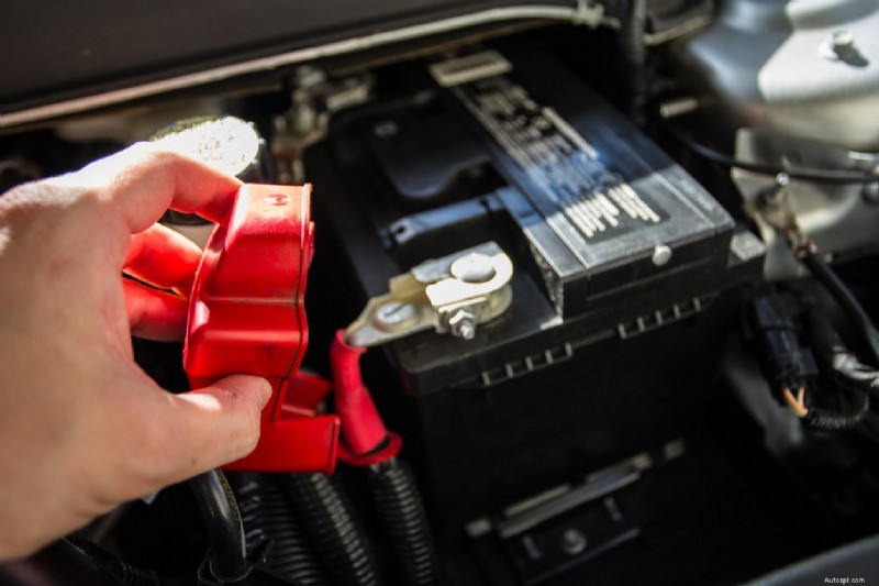 Hoe u de elektrische componenten van uw auto kunt reinigen voor een lange levensduur 