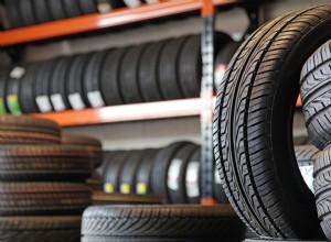 De juiste banden voor uw auto kiezen:een uitgebreide gids 
