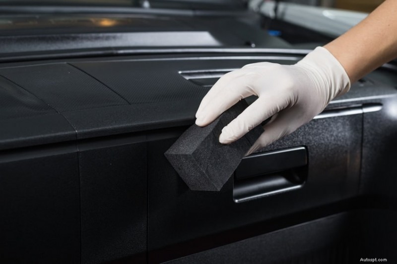 Het interieur van uw auto herstellen:stapsgewijze handleiding voor het verwijderen van krassen en het beschermen van de bekleding 