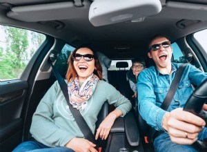 50 nummers die je moet zingen voor de ultieme auto-karaoke-ervaring 