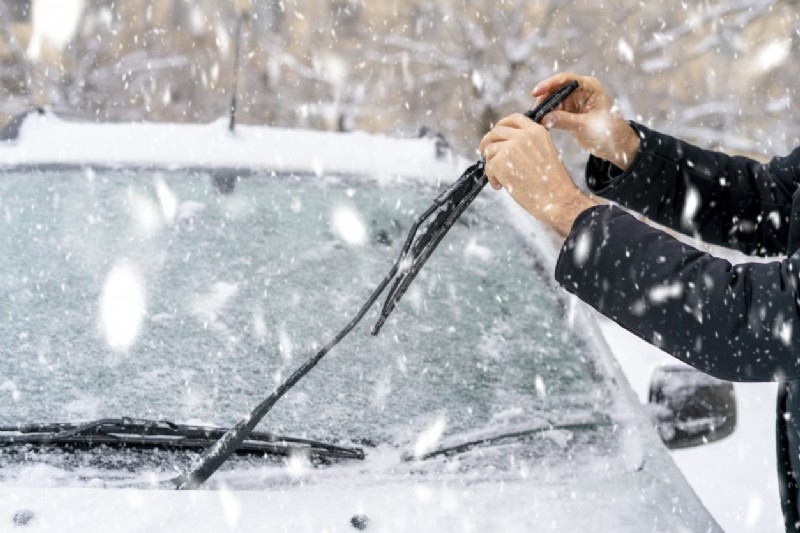 Bereid uw voertuig voor op de winter:essentiële veiligheidstips 
