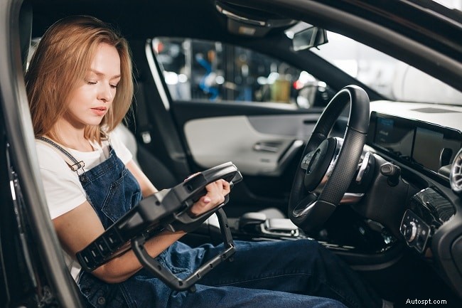 Een knipperend controlelampje begrijpen:oorzaken, ernst en oplossingen voor autobezitters 