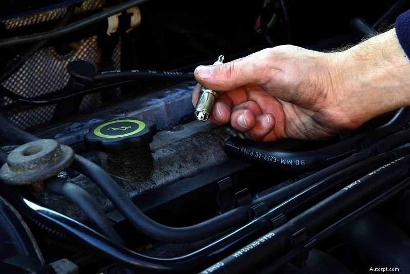 Een knipperend controlelampje begrijpen:oorzaken, ernst en oplossingen voor autobezitters 