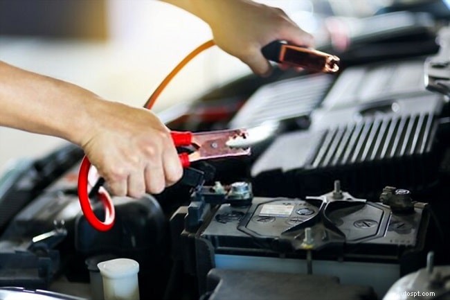 Waarom start mijn auto, maar blijft de starter draaien? Veelvoorkomende oorzaken en oplossingen 