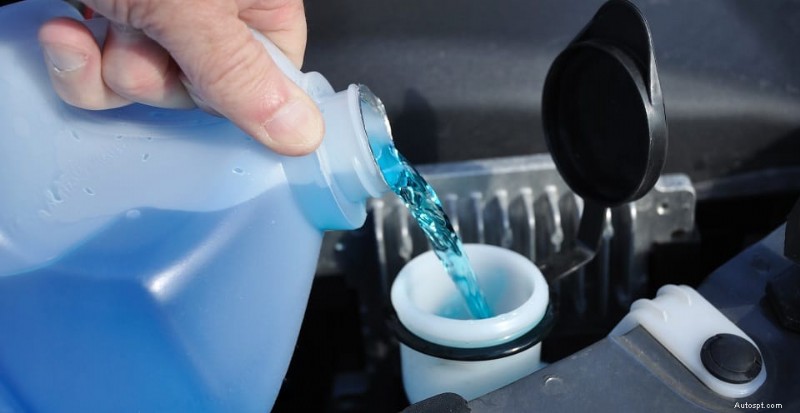 Waarom uw auto water lekt:veelvoorkomende oorzaken en eenvoudige oplossingen 