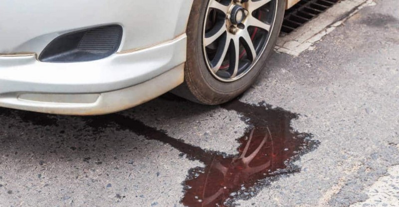 Waarom uw auto water lekt:veelvoorkomende oorzaken en eenvoudige oplossingen 