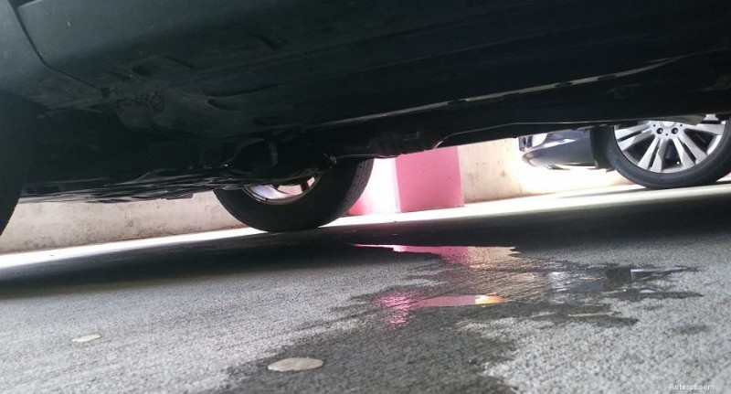 Waarom uw auto water lekt:veelvoorkomende oorzaken en eenvoudige oplossingen 