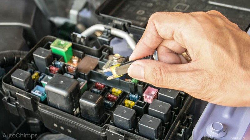 Waarom uw auto niet start terwijl radio en verlichting werken:diagnose en snelle oplossingen 