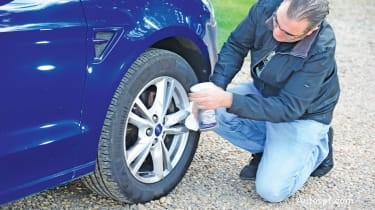 Deskundige gids voor het reinigen van lichtmetalen velgen:houd de velgen van uw auto glanzend en beschermd 